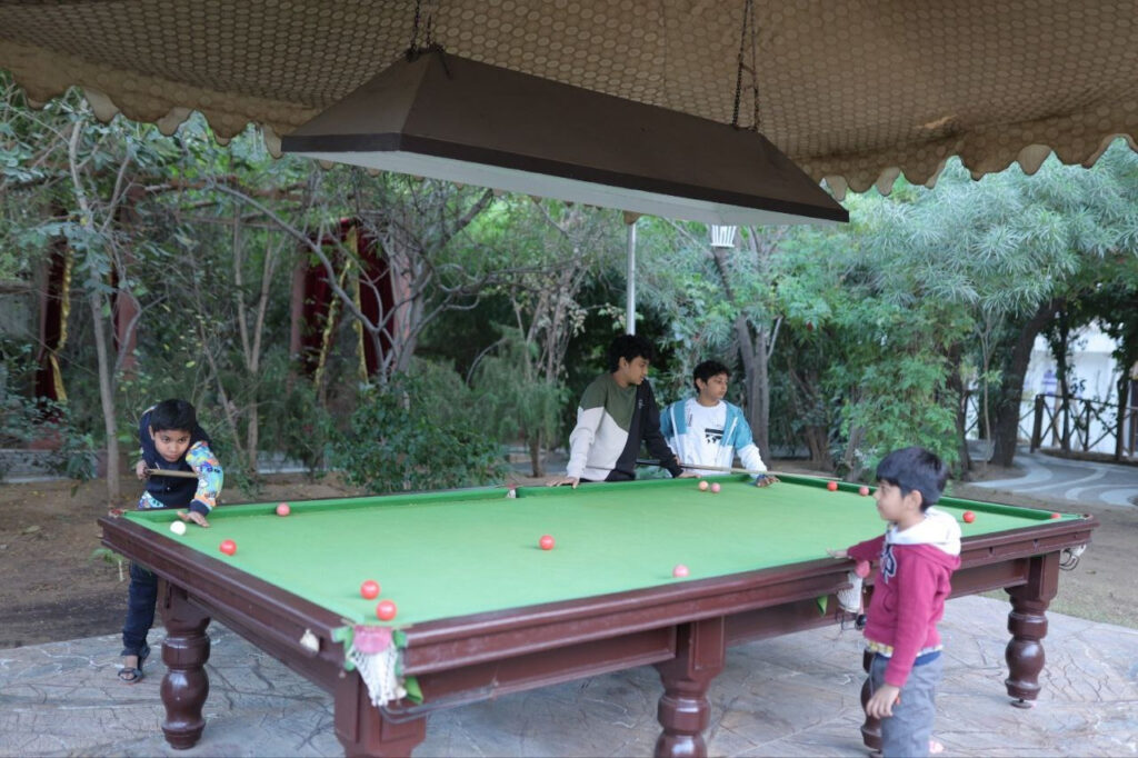 Kida are enjoying Snooker